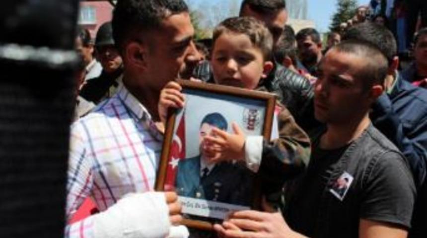 Şırnak'ta Şehit D&uuml;şen Gazi Uzman &Ccedil;avuş Toprağa Verildi (2)