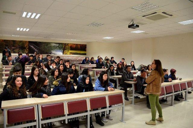 Bolu’da Öğrenciler Üniversiteyi Tanıma Gezisi Yaptı