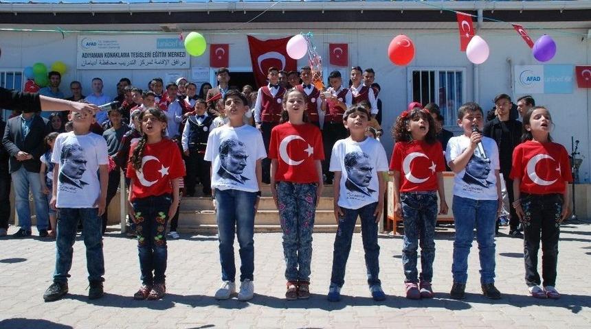 &Ccedil;adır Kentteki Suriyeli &Ccedil;ocuklar 23 Nisan&rsquo;ı Kutladı