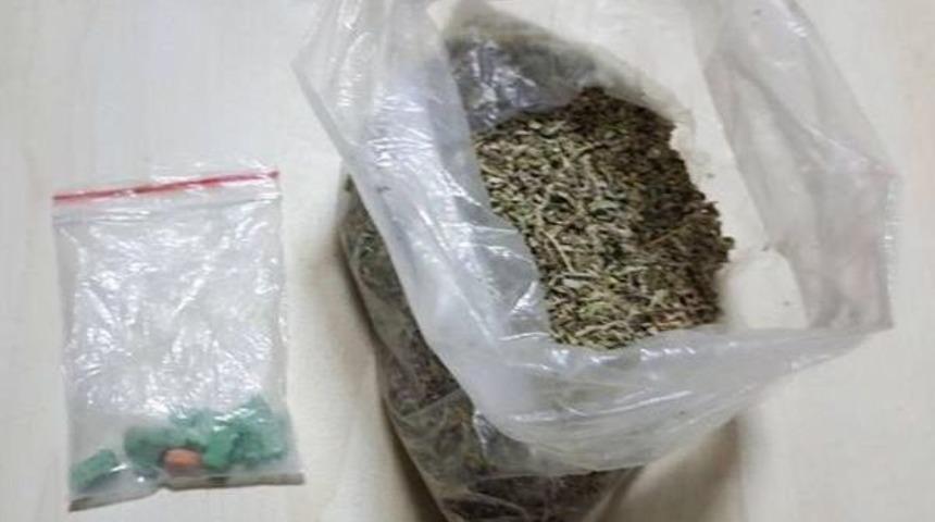 Uyuşturucu Ile Yakalanan 4 Ş&uuml;pheliden 1'i Tutuklandı