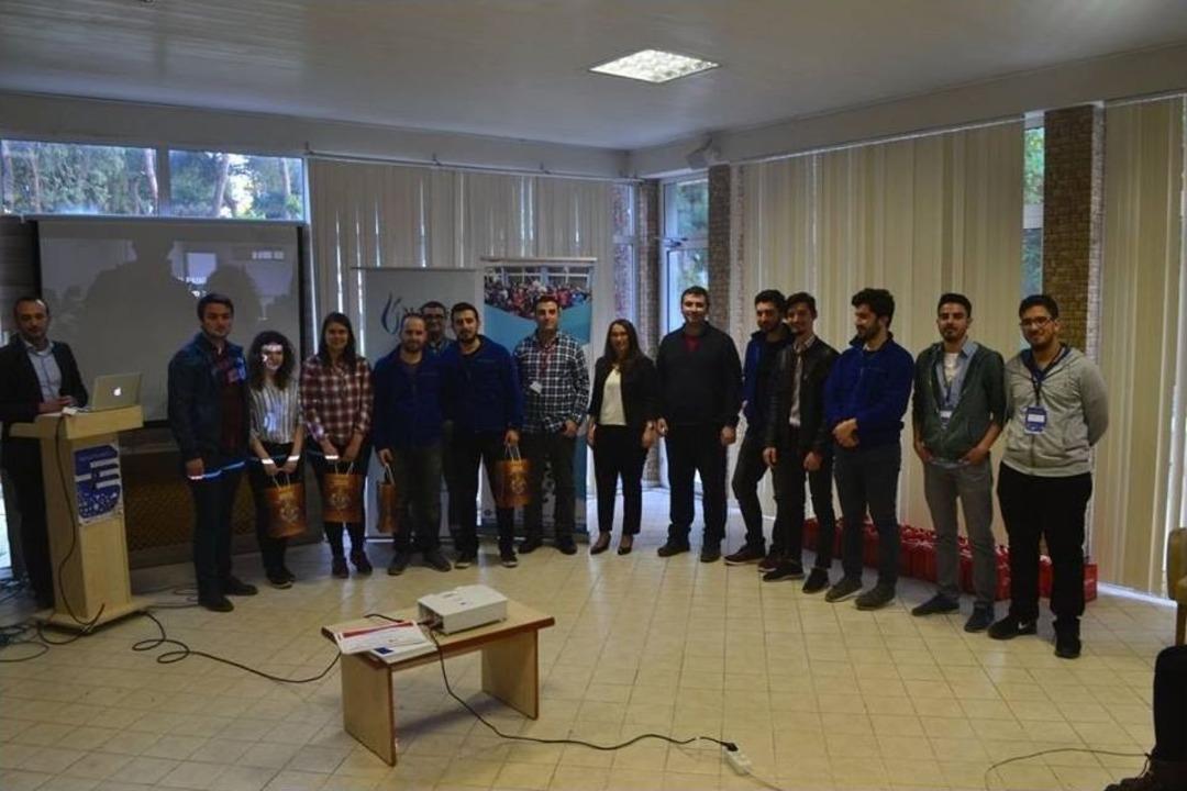 Mobil Uygulama &Ccedil;ıkarmak İ&ccedil;in Kıyasıya Yarış