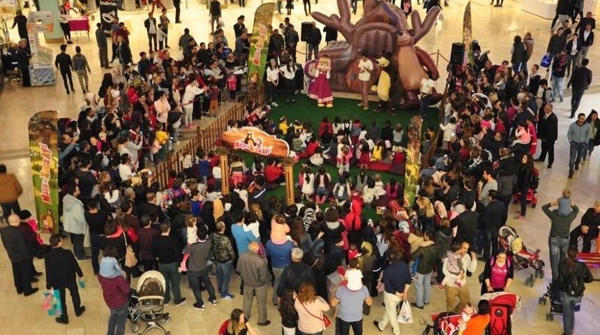 Maşa İle Koca Ayı &Ccedil;ocuklarla Buluşuyor