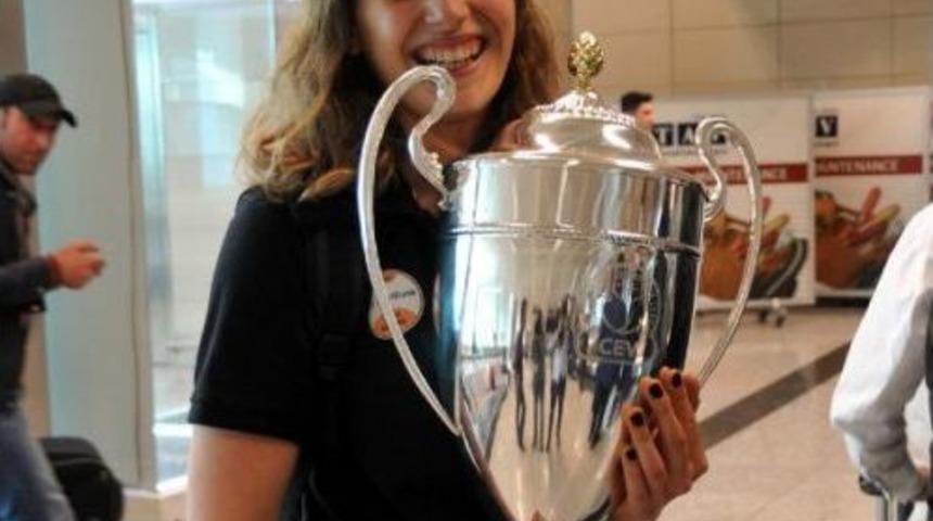 Avrupa Şampiyonu Vakıfbank Yurda D&ouml;nd&uuml;