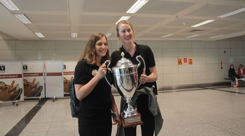 Avrupa Şampiyonu Vakıfbank Yurda D&ouml;nd&uuml;