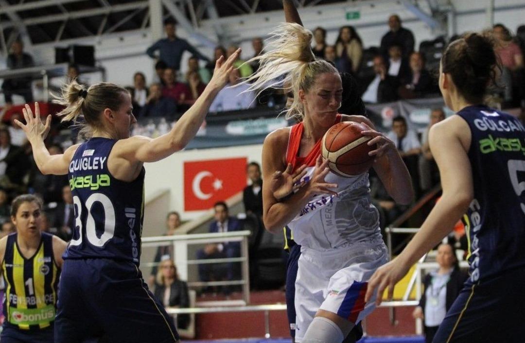 Fenerbah&ccedil;e Yarı Finalde