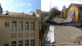 Kayseri'de Şiddetli Rüzgar, Okulun Çatısını Uçurdu