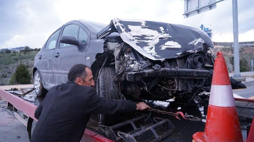 Kastamonu&rsquo;da İki Otomobil &Ccedil;arpıştı: 7 Yaralı