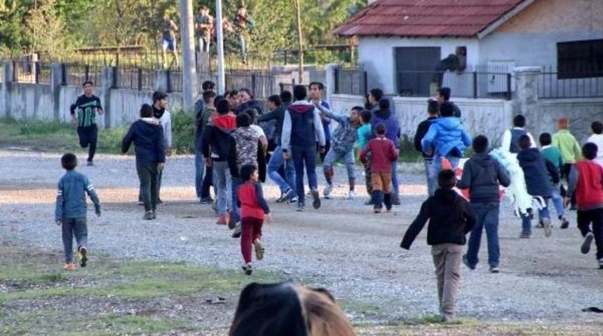 Mahalleli, Uyuşturucu Kullanan 4 Kişiyi Polise Teslim Etti