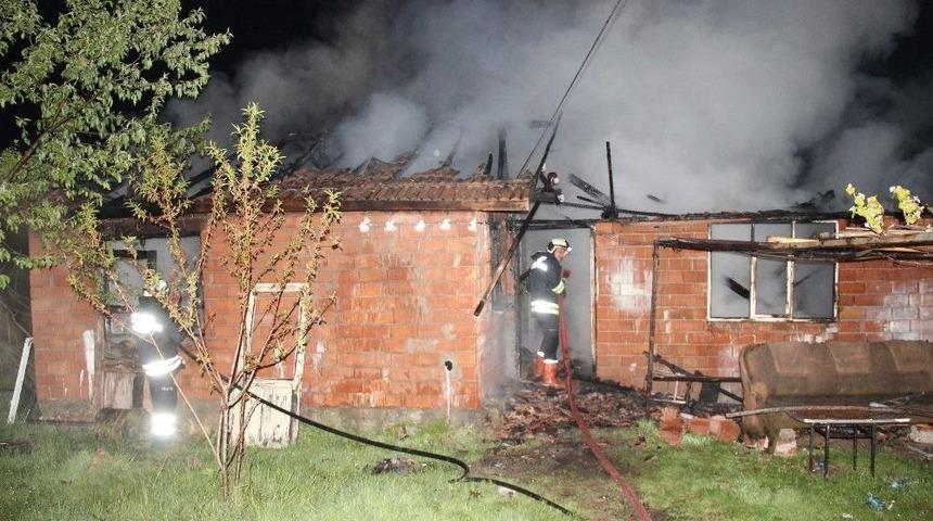 Safranbolu&rsquo;da 50 Metre Ara İle İki Ev Yandı