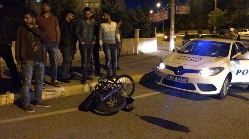 Otomobil İle Motosiklet &Ccedil;arpıştı: 2 Yaralı