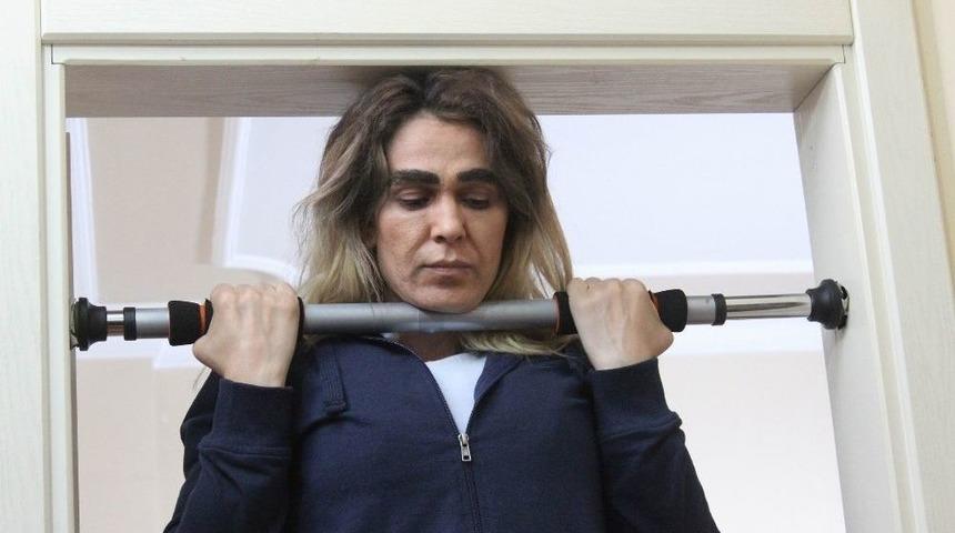 Eşinden Boşanan Survivor Nagihan &lsquo;evde Kalmış&rsquo; Kızı Oynuyor