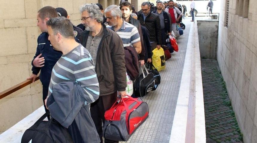 Fet&ouml; Operasyonunda G&ouml;zaltına Alınan 33 Eğitimci Adliyeye Sevk Edildi