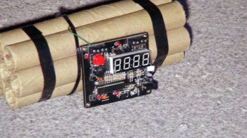 Polisi Alarma Ge&ccedil;iren Saatli Bombanın Oyuncak Olduğu Anlaşıldı