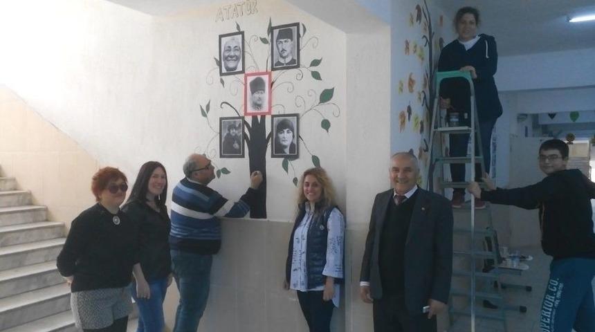 Okulun İ&ccedil;inde Sokak