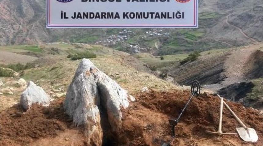 Bing&ouml;l'de Ka&ccedil;ak Tarihi Eser Kazısına 5 G&ouml;zaltı