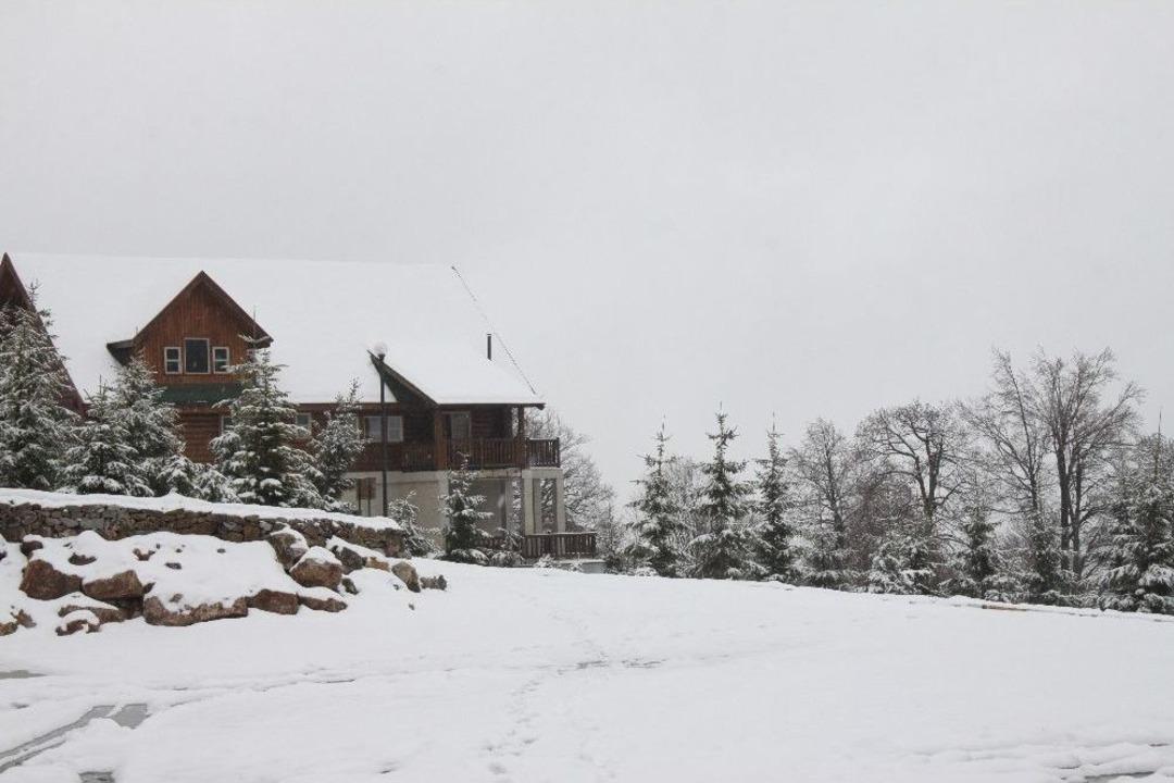 Nisan Ayında Kartepe&rsquo;de Kar Yağışı Ara Ara Devam Ediyor