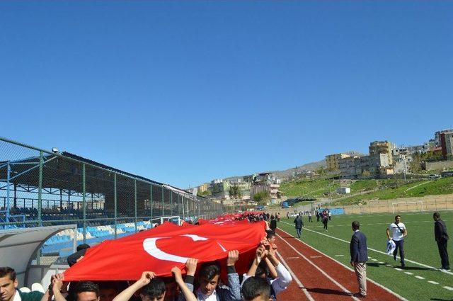 Şırnaklı Gençler, 57. Alay İçin 102 Metrelik Bayrakla Yürüdü