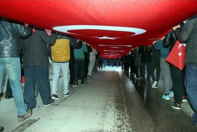 57'nci Alay Vefa Yürüyüşünde 102 Metrelik Türk Bayrağı Taşıdılar