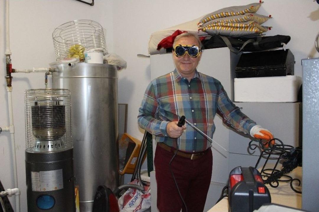 (&ouml;zel Haber) Stres Atmak İsteyen Doktorun İ&ccedil;inden "m&uuml;zisyen, Tamir Ustası Ve Aş&ccedil;ı" &Ccedil;ıktı