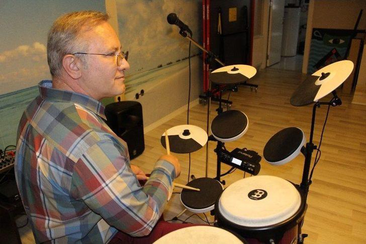 (özel Haber) Stres Atmak İsteyen Doktorun İçinden "müzisyen, Tamir Ustası Ve Aşçı" Çıktı G4