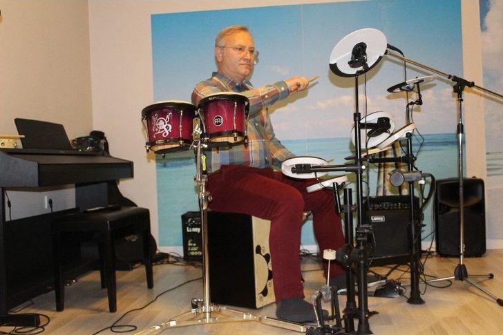 (özel Haber) Stres Atmak İsteyen Doktorun İçinden "müzisyen, Tamir Ustası Ve Aşçı" Çıktı G5