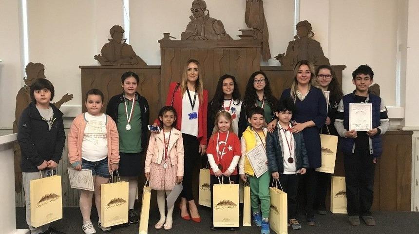 Gkv&rsquo;li Minik Ressamlara &Ouml;d&uuml;l Yağdı