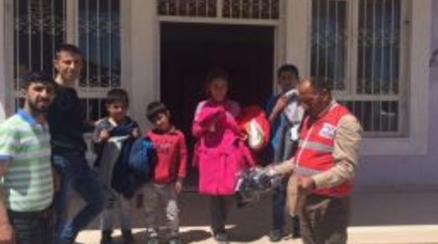 Kızılay’dan Öğrencilere Kıyafet Yardımı