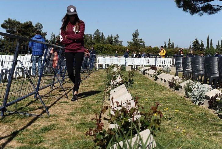 Avustralyalılar Dedelerinin Mezarında G2