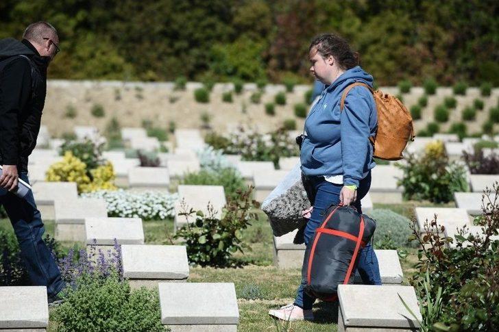 Avustralyalılar Dedelerinin Mezarında G4