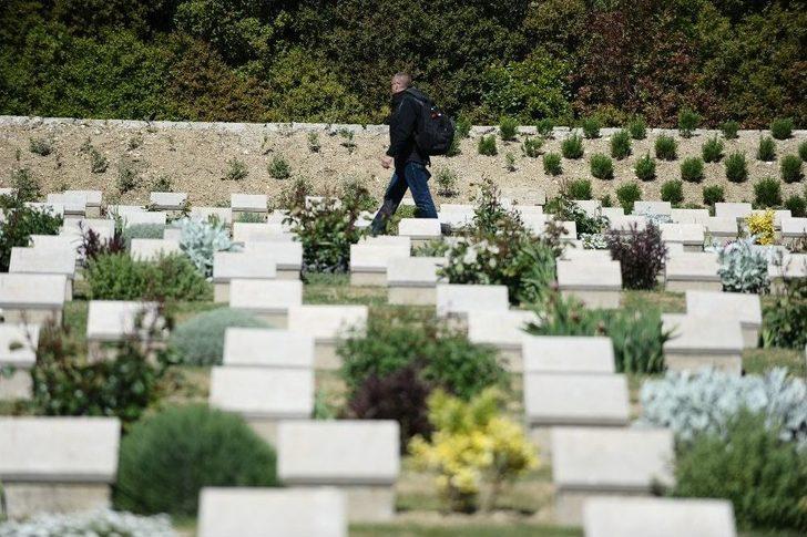 Avustralyalılar Dedelerinin Mezarında G5