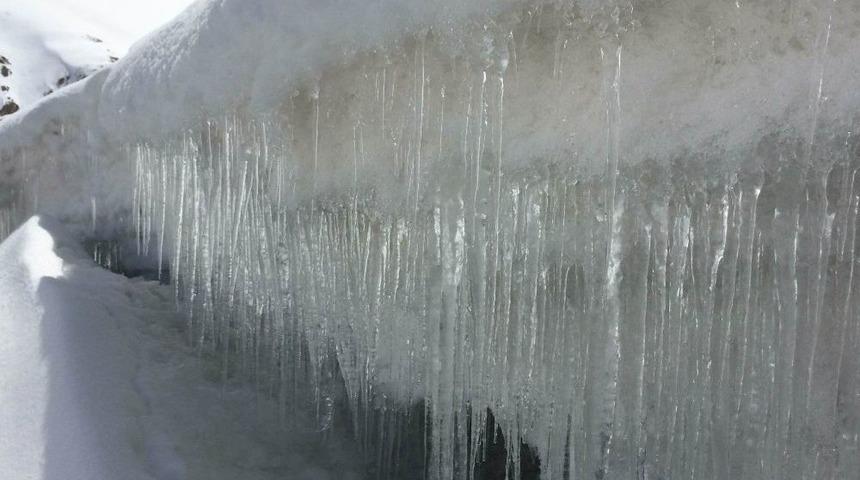 Buz Sarkıtları Bu Kez Tehlike Sa&ccedil;mıyor