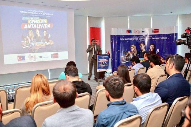 Gençler Antalya’da Yerel Basının Dijital Dönüşümünü Tartıştı