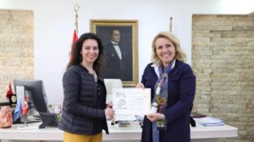 Altın Madalyalı Balcıoğlu&rsquo;na Başkan Uyar&rsquo;dan Teşekk&uuml;r