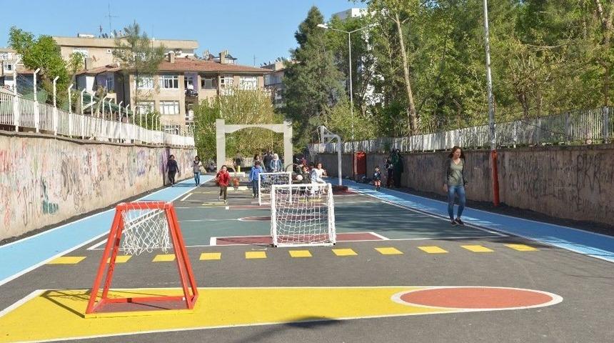 Diyarbakır&rsquo;da &Ccedil;ocuklar İ&ccedil;in Oyun Sokağı Oluşturuldu