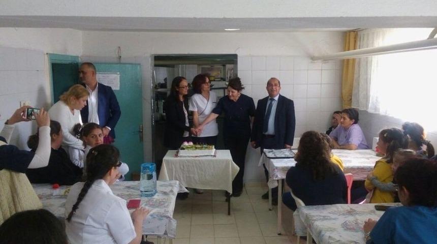 Lapseki&rsquo;de Ebeler Haftası Ve Laboratuvar Teknisyenleri G&uuml;n&uuml; Kutlaması