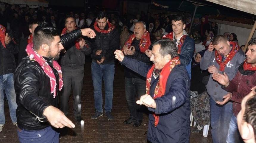 Başkan Ata&ccedil;, Kınalı Kuzuları Askere Uğurladı