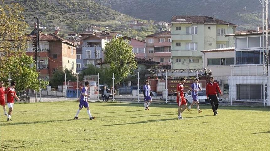 Vezirhan’da Bahar Futbol Turnuvası Devam Ediyor