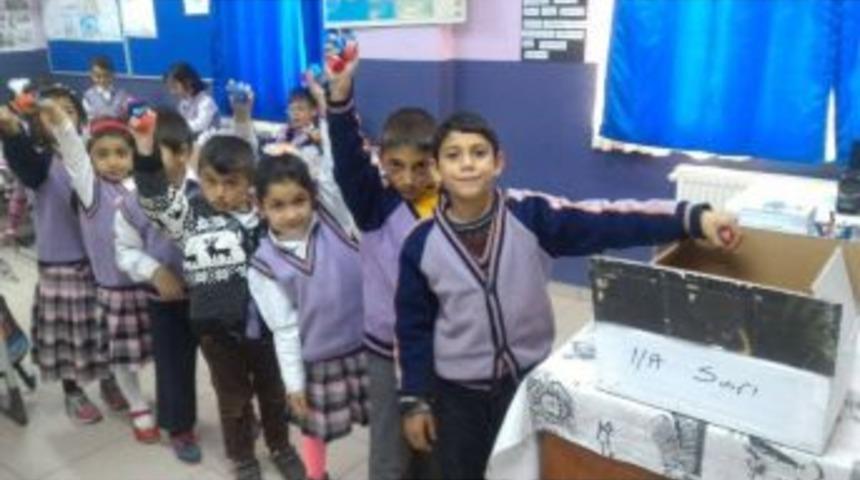 &Ccedil;ıldır İlkokulu &Ouml;ğrencileri Mavi Kapak Topluyor