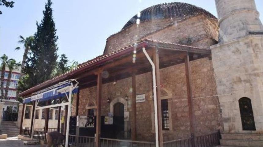 Namaz Kılarken Valizi &Ccedil;alındı