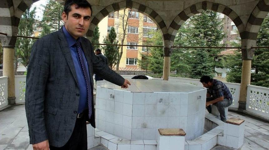 Mahallesine Hırsız Dadanan Muhtardan Hırsızlara: &ldquo;&ccedil;aldığınız Musluklar Para Etmez, Geri Getirin&rdquo;