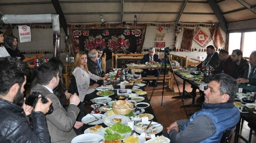 Kars Valisi Rahmi Doğan, Basınla Bir Araya Geldi