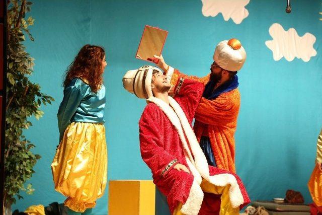 ’hoca Nasreddin’ Sahnelendi