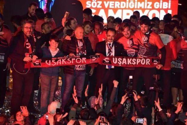 Utaş Uşakspor'a 10 Bin Taraftarından 'şampiyon' Tezahüratı