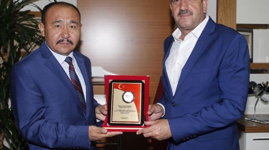 Kırgız Türklerinden Başkan Duruay’a Ziyaret