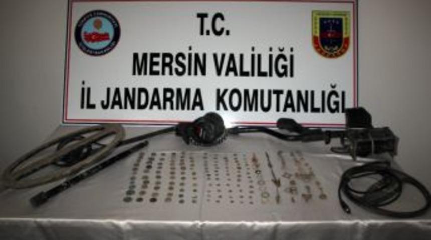 Tarihi Eser Ka&ccedil;ak&ccedil;ısı Evini M&uuml;ze Gibi Yapmış