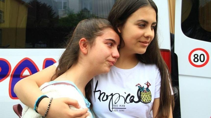 Misafir Öğrenciler Gözyaşlarıyla Ülkelerine Dönüyor