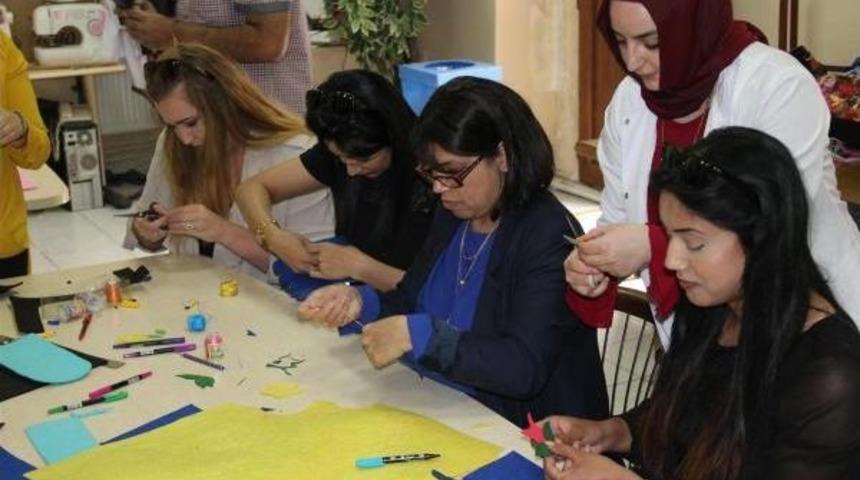 İngiliz Gen&ccedil;ler, Ke&ccedil;eden El Sanatları &Uuml;r&uuml;nleri Yaptı