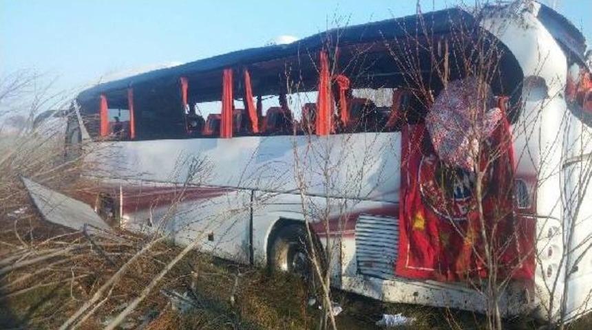 Otob&uuml;s Şarampole U&ccedil;tu: 24 Yaralı