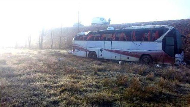 Otobüs Şarampole Uçtu: 24 Yaralı