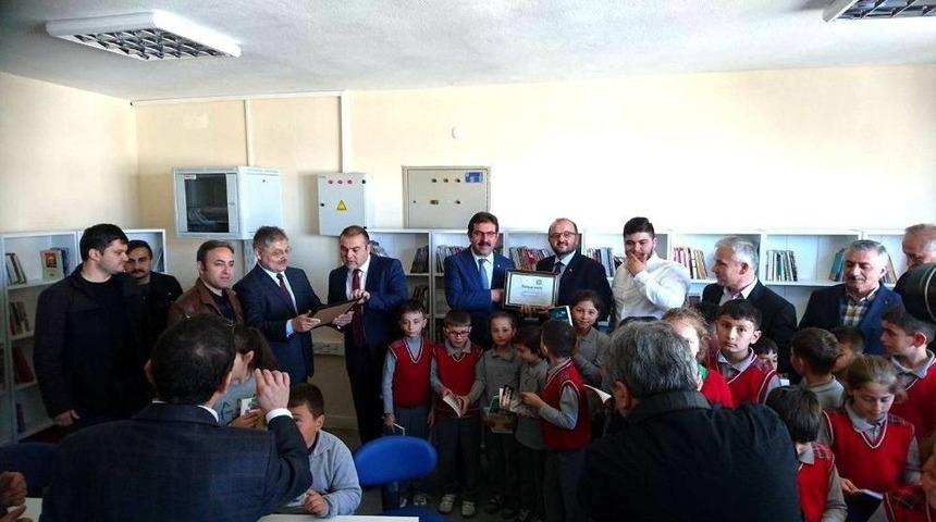 D&uuml;ş K&uuml;t&uuml;phanesi&rsquo;ni A&ccedil;tılar